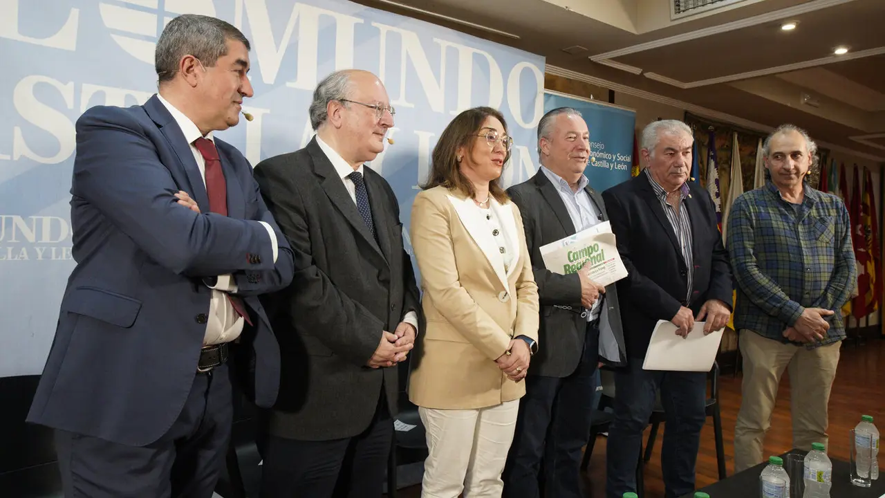 La consejera de Agricultura, Ganadería y Desarrollo Rural, María González Corral, asiste en Ponferrada al Club de Prensa de El Mundo Castilla y León titulado ‘La fuerza del sector agrario en Castilla y León’, organizado por el Consejo Económico y Social de Castilla y León. Foto: César Sánchez.