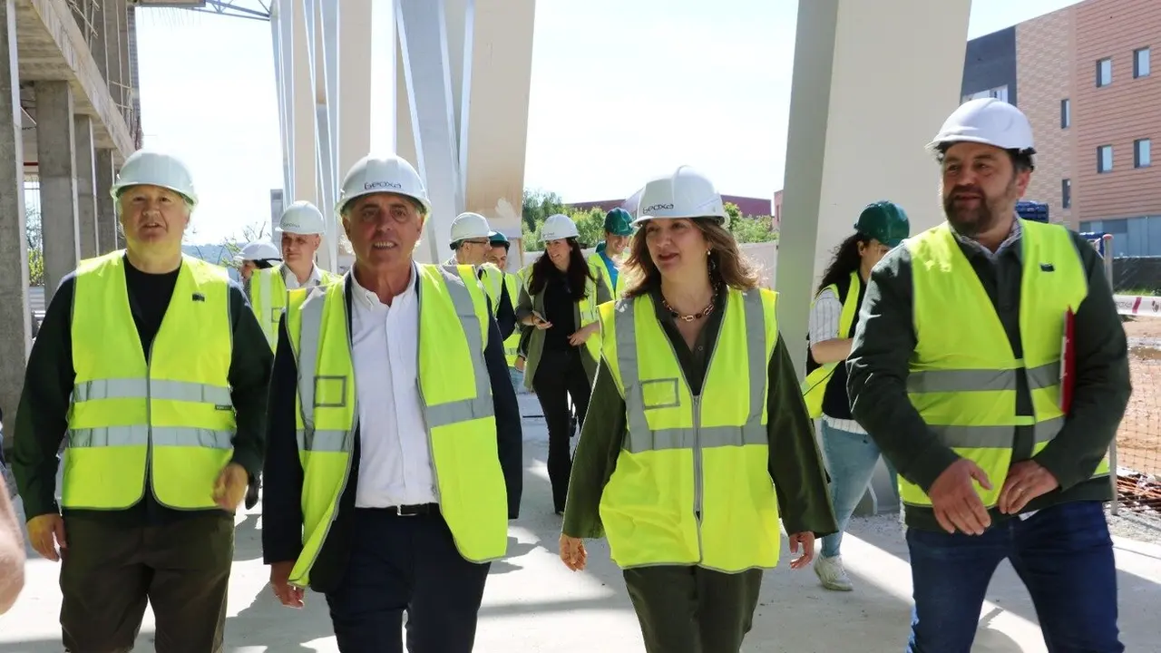 La rectora de la Universidad de León visita las obras de la Casa del Estudiante.