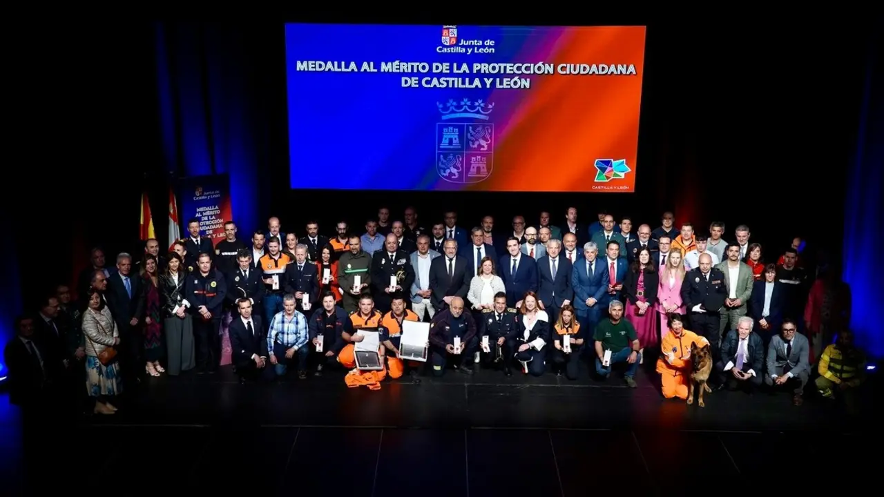 Celebración del acto de entrega de las Medallas al Mérito de la Protección Ciudadana de Castilla y León 2024, al que asisten el consejero de Medio Ambiente, Vivienda y Ordenación del Territorio, Juan Carlos Suárez-Quiñones, y el presidente de las Cortes, Carlos Pollán