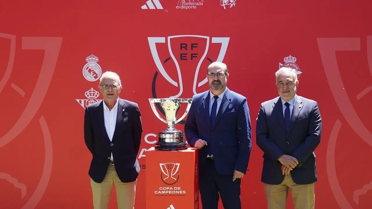 El Castillo de los Templarios acogió el sorteo del torneo que coronará al campeón nacional juvenil en El Toralín.