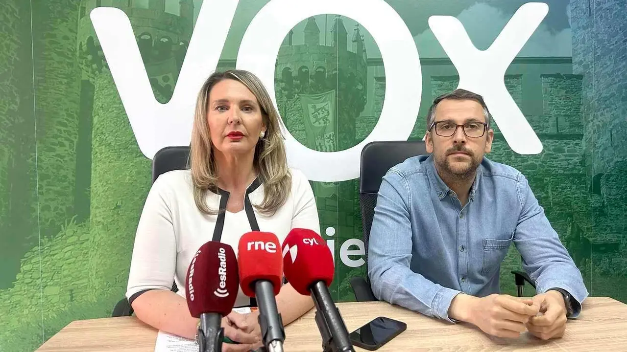 Los ediles de Vox, durante la rueda de prensa de este jueves.