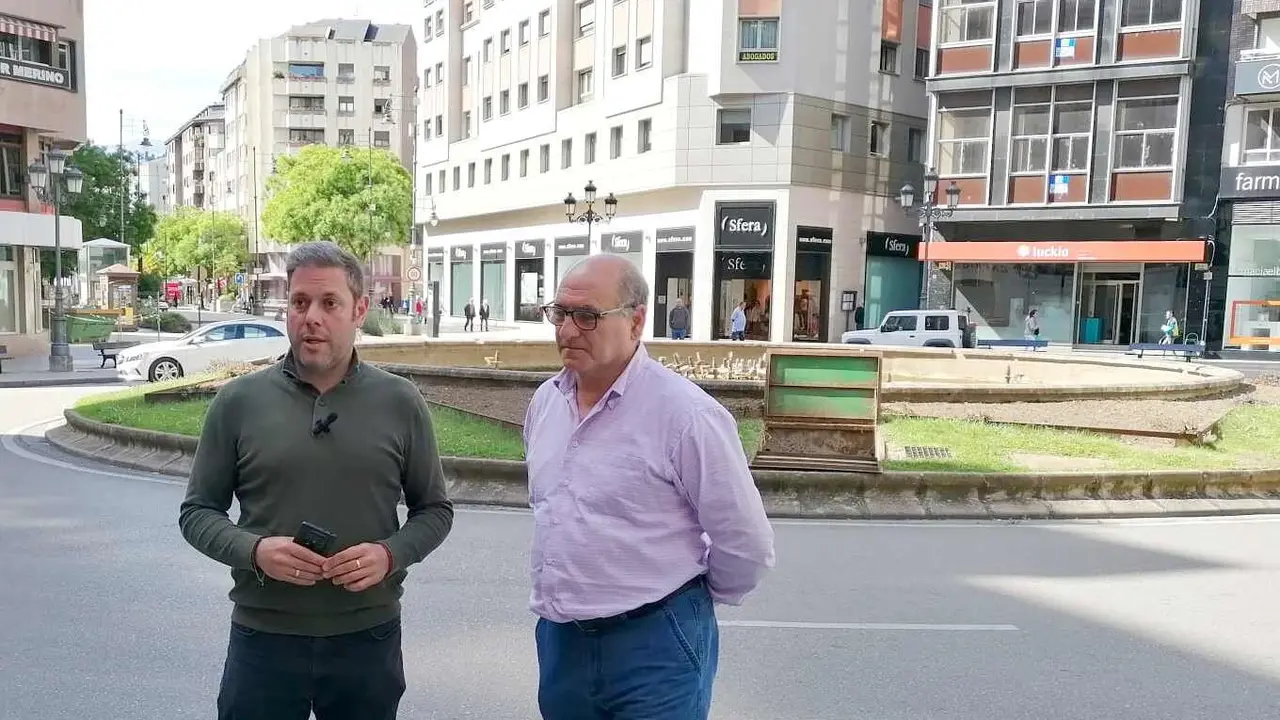 El Ayuntamiento inicia con la fuente de Julio Lazúrtegui un plan de recuperación estética y funcional de estos elementos urbanos.