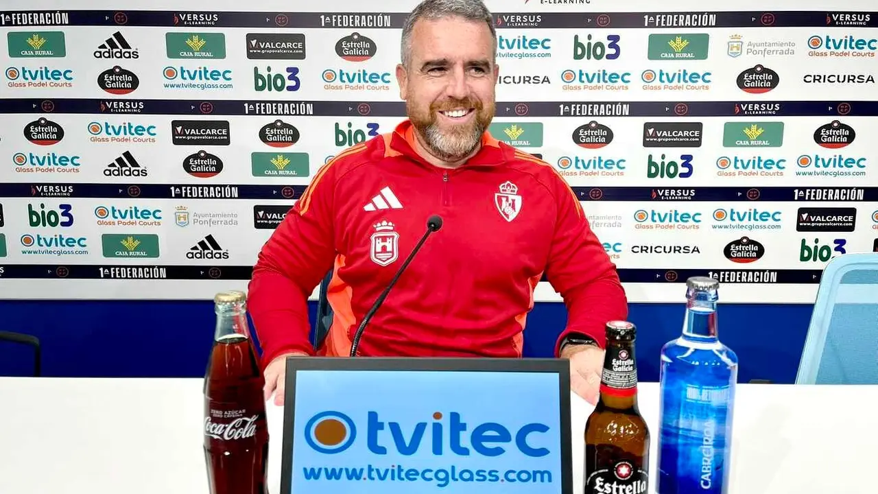 Javi Rey, durante la rueda de prensa de este viernes.
