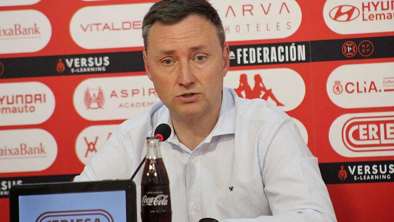 Raul Llona, durante la rueda de prensa de este viernes.