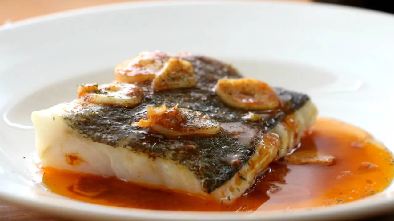 Bacalao al ajo arriero, plato típico de la cocina leonesa.