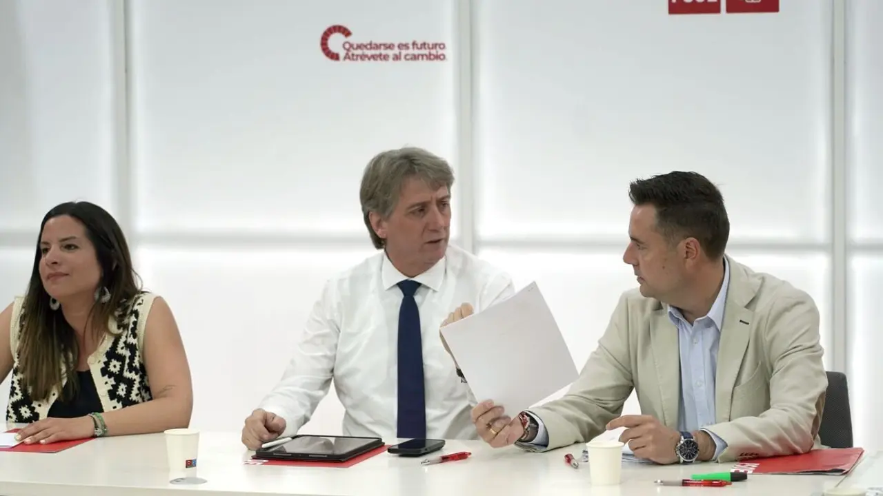 El secretario general del PSOECyL, Carlos Martínez, antes de presidir la reunión del Consejo Territorial del PSOE de Castilla y León.