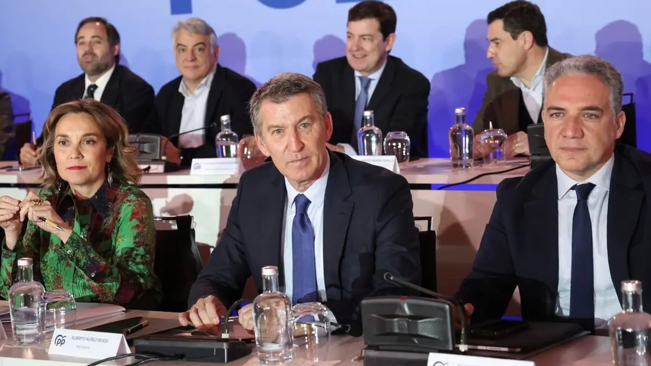 El presidente de la Junta ,Alfonso Fernández Mañueco, asiste a la reunión de la Junta Directiva Nacional del PP, que preside Alberto Núñez Feijóo.
