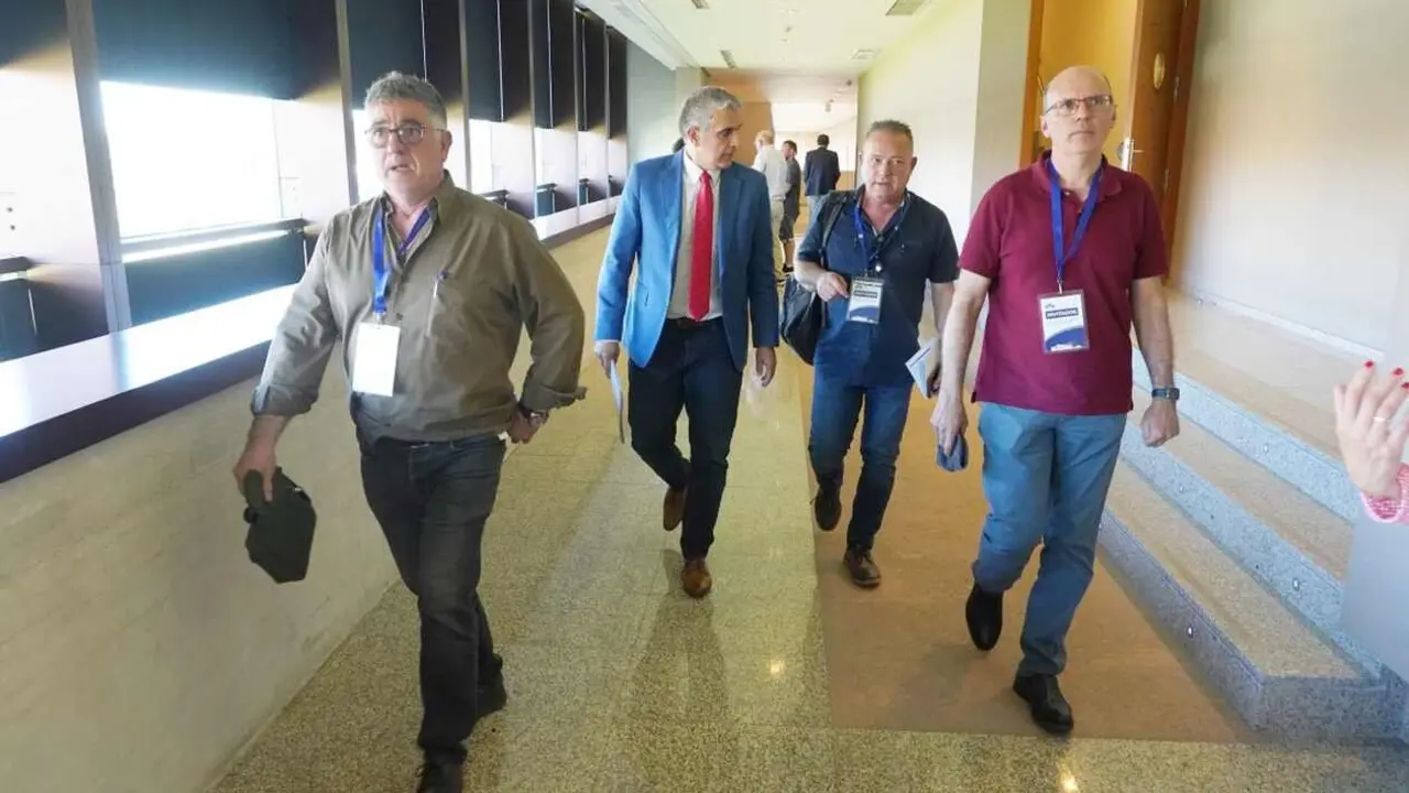 El comité de empresa de La Azucarera, a la salida de una de las reuniones.