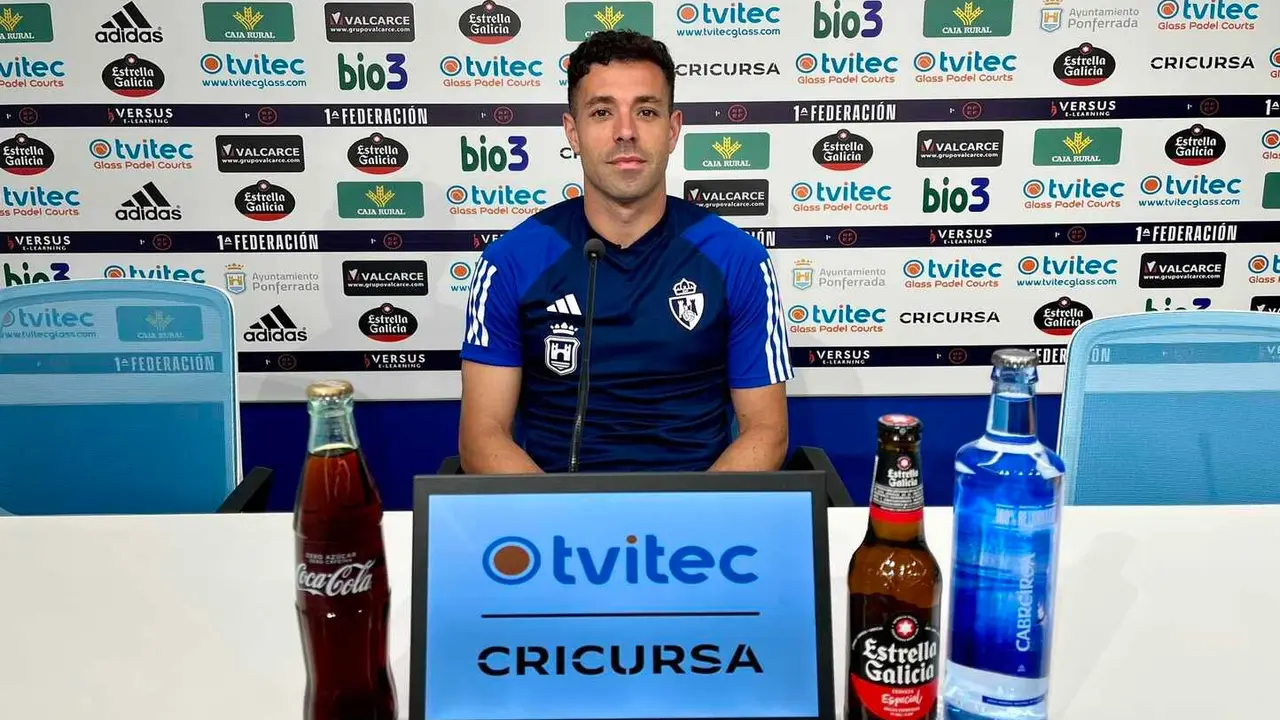 Bustos, durante su rueda de prensa.