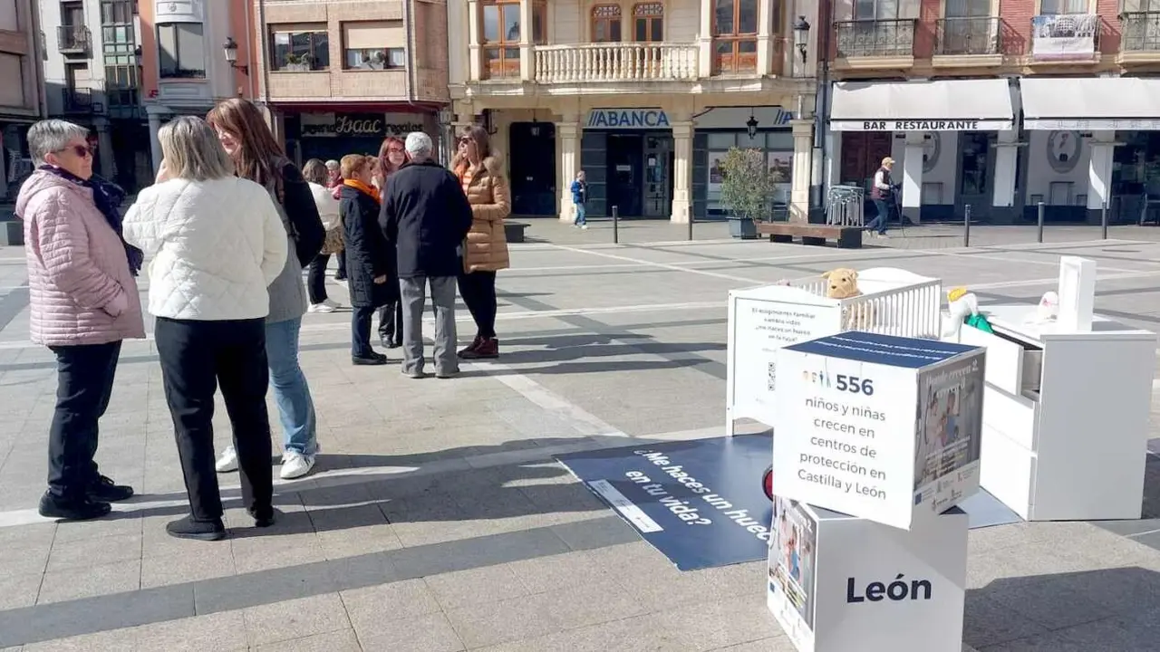 Imagen de una acción de sensibilización por parte de Cruz Roja.