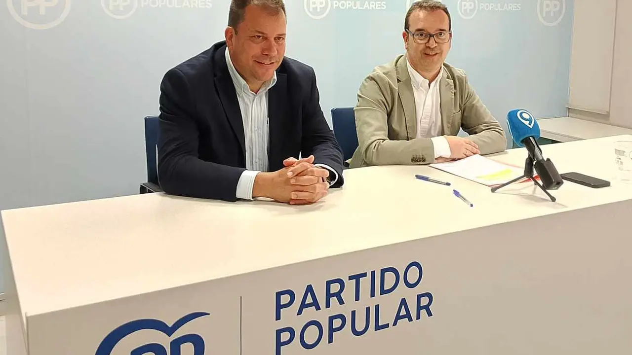 Antonio Mendoza y Ricardo Gavilanes presentan los datos para León de la Tarjeta BUSCYL.
