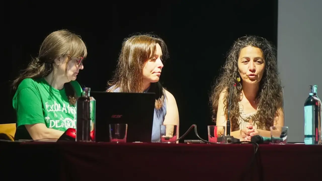 La Confederación de Federaciones de Asociaciones de Padres de Alumnos de Castilla y León (Confapacal), la Fundación Entretantos y Justicia Alimentaria, junto con otras 55 entidades del ámbito de las familias y la educación, de los derechos laborales, del sector agrario, y de la salud y nutrición, presentan el informe sobre la situación de los comedores escolares en Castilla y León.