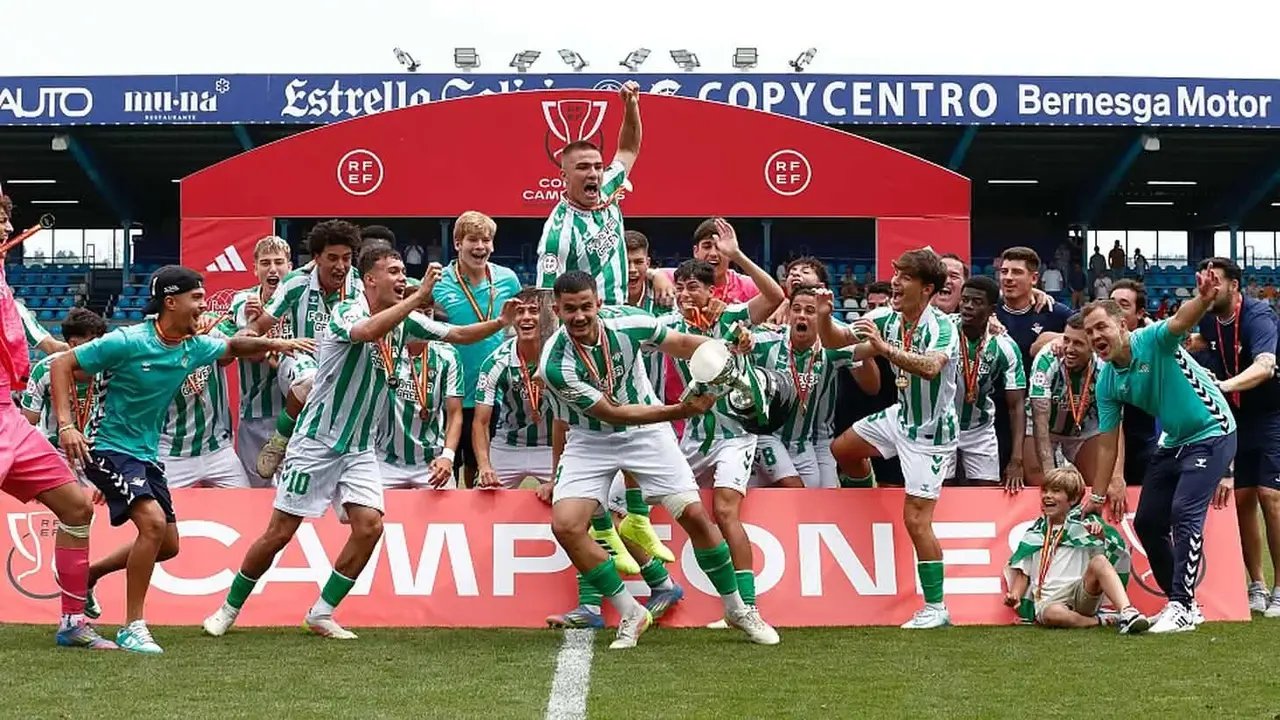 La final soñada entre Real Betis Balompié y Valencia CF se disputó en el Estadio Municipal El Toralín de Ponferrada, el escenario donde se decidiría al mejor equipo juvenil de España.