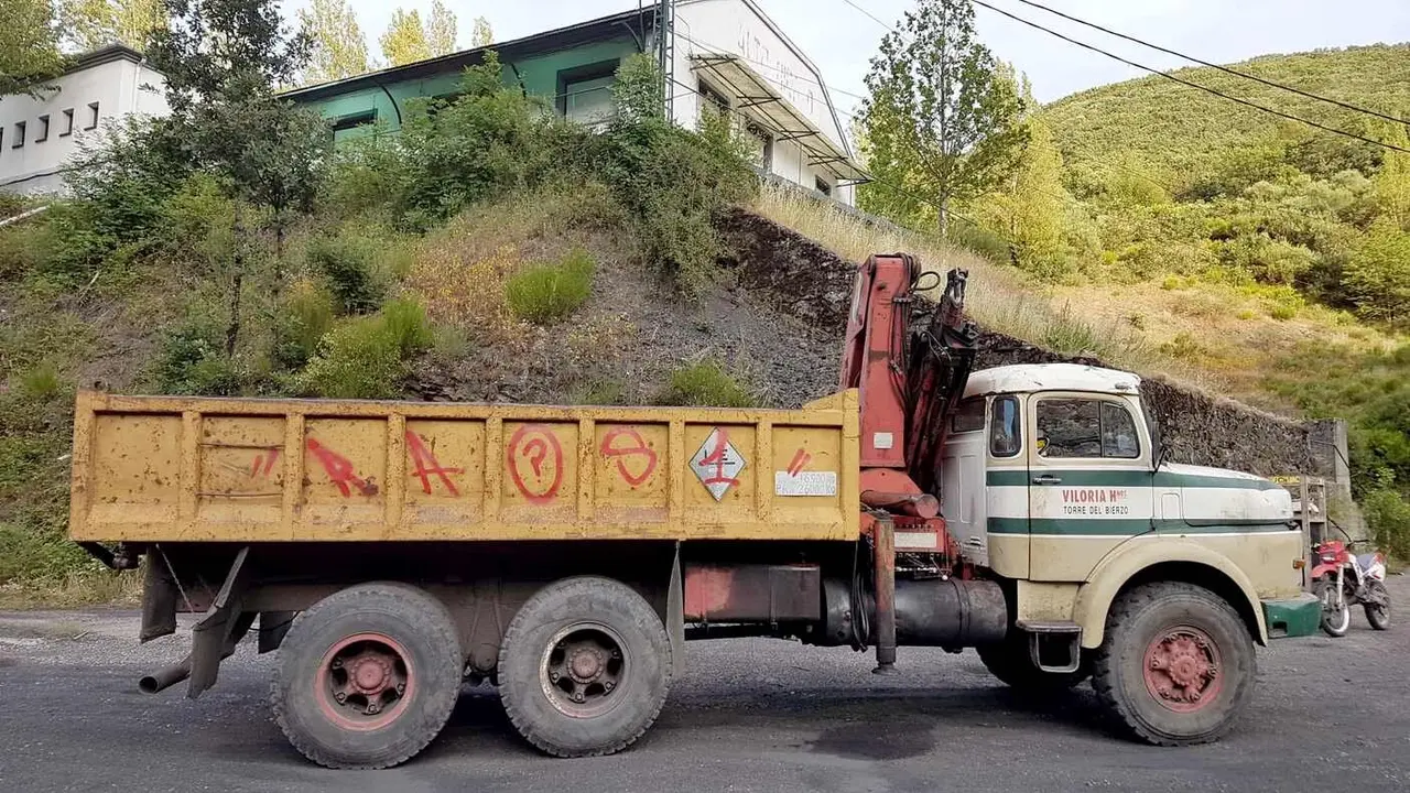 Material minero que hasta hace unas semanas permanecía abandonado en la zona.