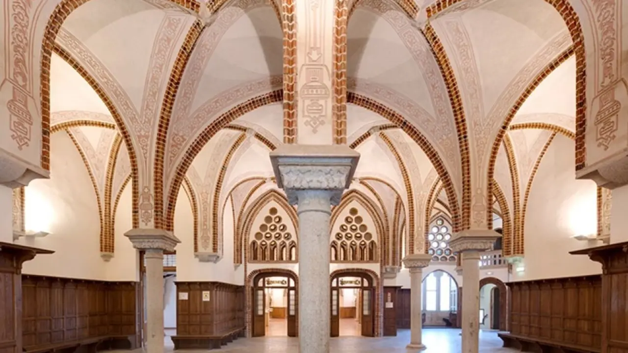 Imagen del interior del Museo de los Caminos del Palacio de Gaudí de Astorga.