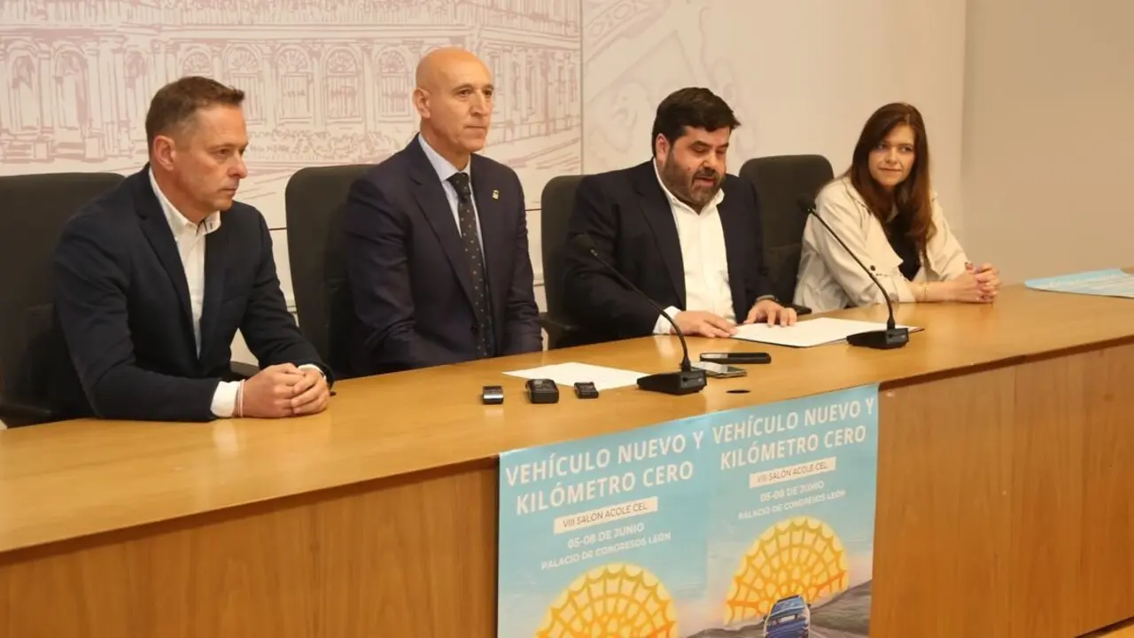 El alcalde de León, José Antonio Diez, y representantes de ACOLE, Roberto Rodríguez, Carmen Santos y Julio Cabanas, han presentado este lunes la Feria.