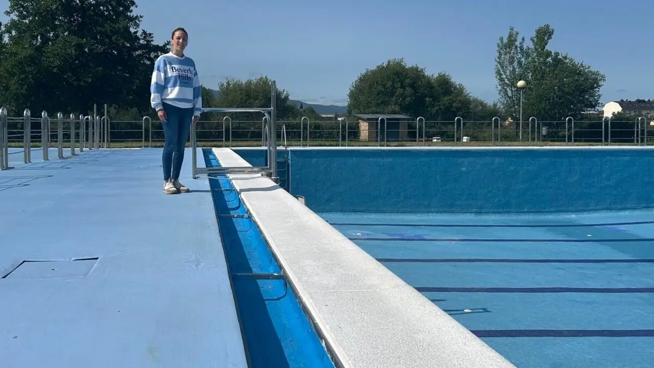 El Ayuntamiento de Ponferrada ha efectuado mejoras en el rebosadero de la piscina de Fuentesnuevas.
