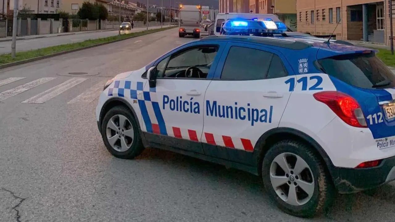 Policía Municipal de Ponferrada, durante una intervención.