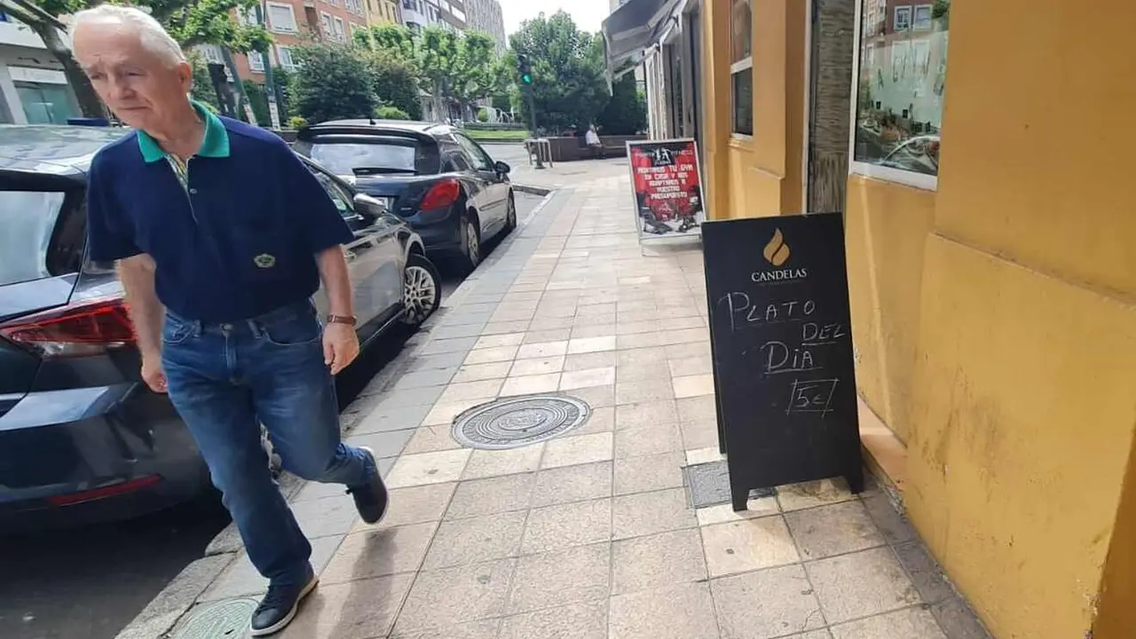 Plato del día 5 euros', el llamativo cartel de La Guinda, en la calle Lancia de León capital.