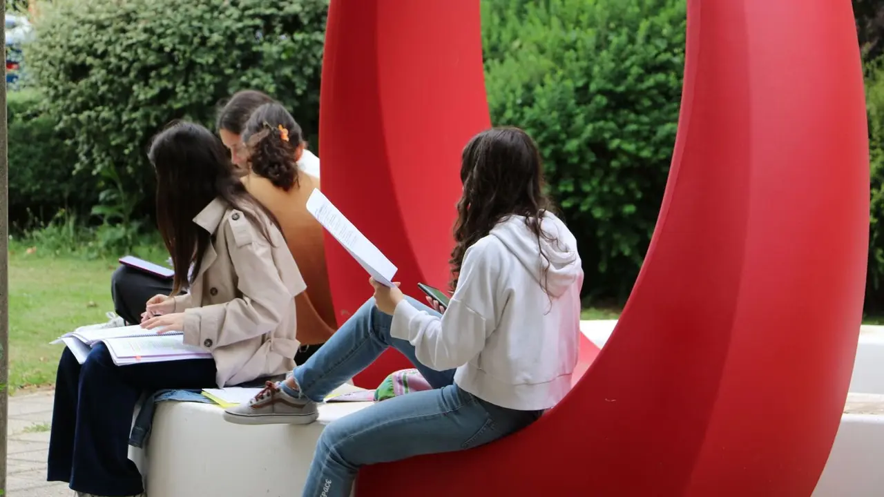 Estudiantes se enfrentan a la Prueba de Acceso a la Universidad (PAU) en Le&oacute;n en 2025.