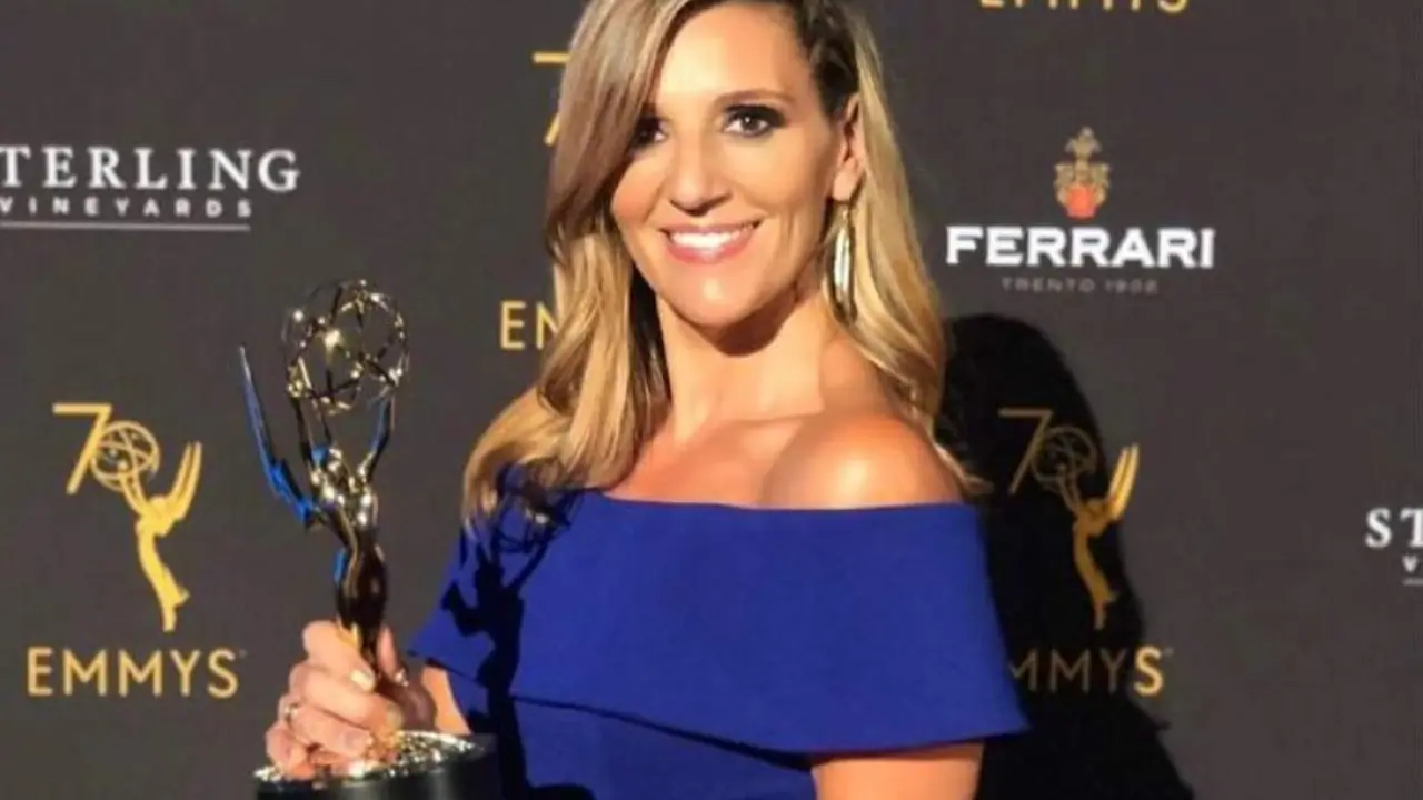 Amaya Pinto, con uno de los últimos Emmy que ha ganado en su dilatada carrera como productora de televisión.
