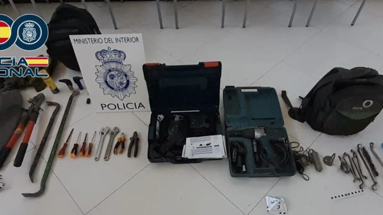 Algunos de los objetos sustraídos por los dos detenidos este madrugada en San Andrés.