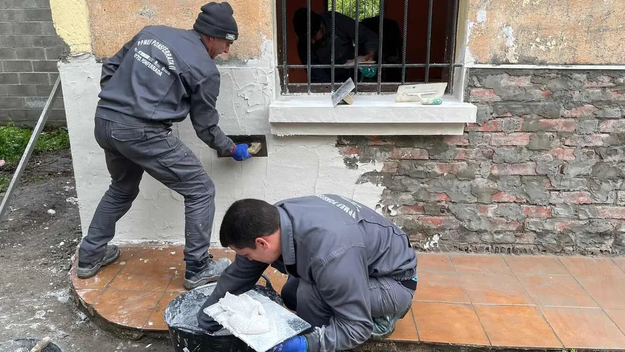 El Ayuntamiento de Ponferrada, a través del Programa Público Mixto de Empleo y Formación ‘Ponsferrata II’, ha finalizado la rehabilitación de las antiguas escuelas de Valdefrancos.