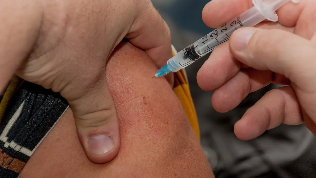 Sanidad modifica el calendario de vacunaciones para incluir la atenuada frente a la gripe.