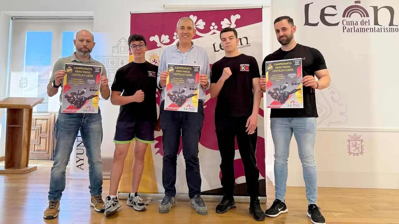 El concejal de Deportes, Vicente Canuria, durante la presentación de la competición de Krav Maga.