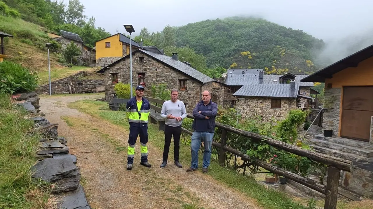 Inauguración del nuevo alumbrado de San Adrián de Valdueza.