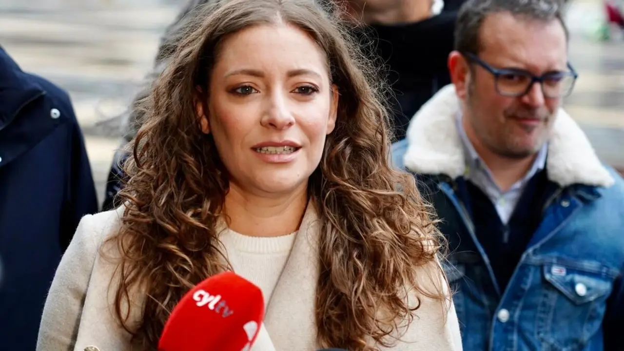 La presidenta del PP de León y vicesecretaria de Sanidad y Educación, Ester Muñoz, ofrece una valoración de la actualidad política ante los medios de comunicación