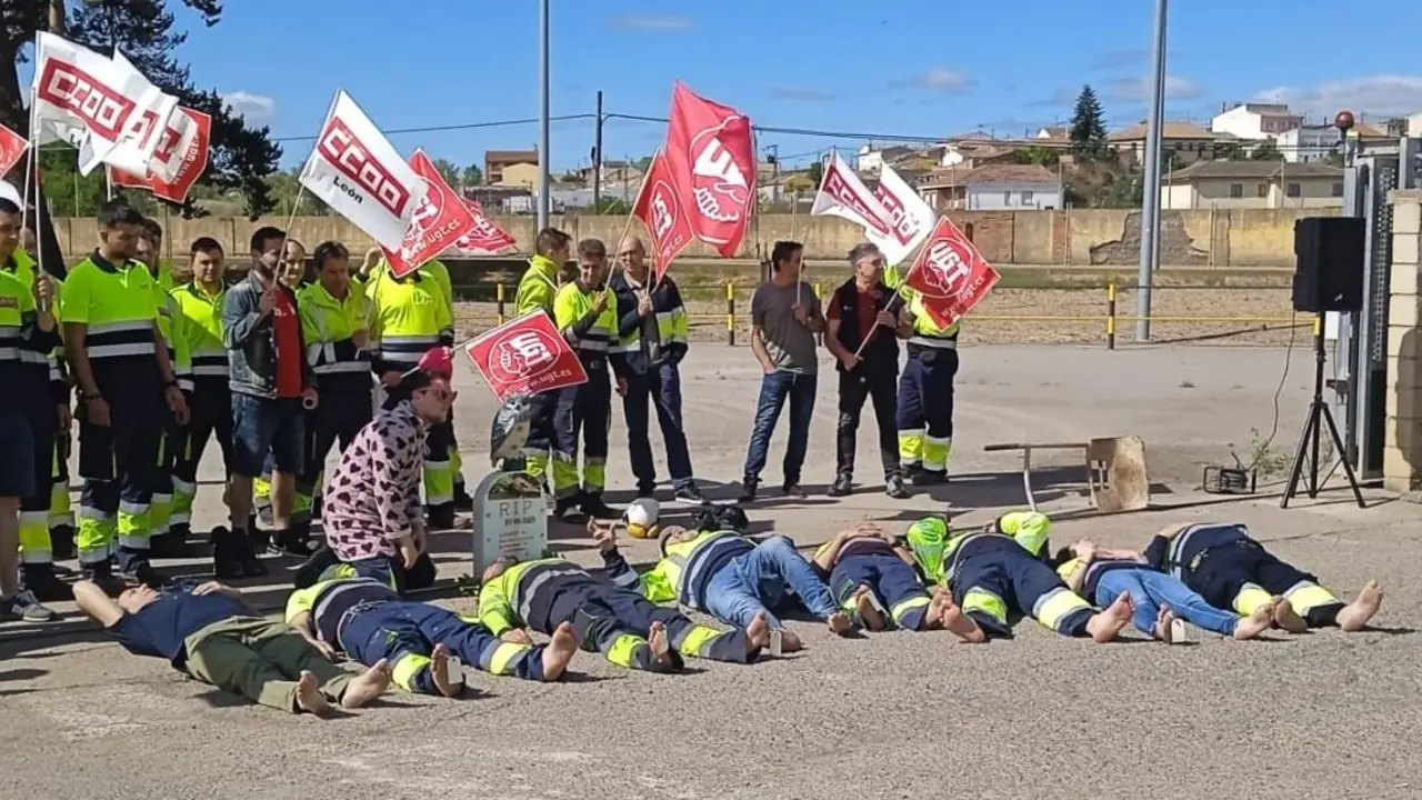 Trabajadores de Azucarera de La Bañeza, durante las movilizaciones de este jueves.