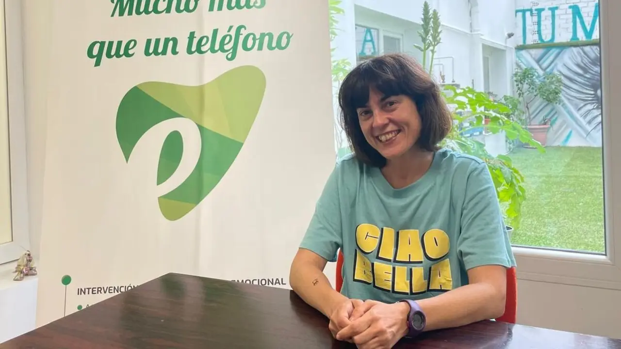 Carmen Martín, en la sede del Teléfono de la Esperanza.