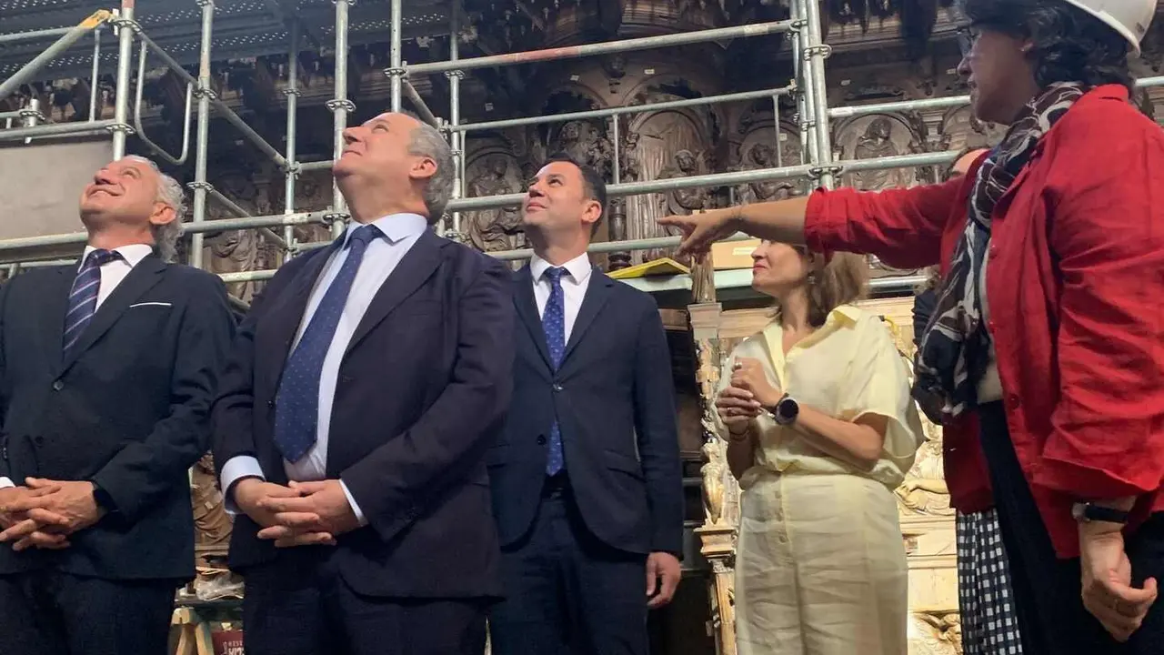 El ministro Jordi Hereu durante su visita al Parador de San Marcos.