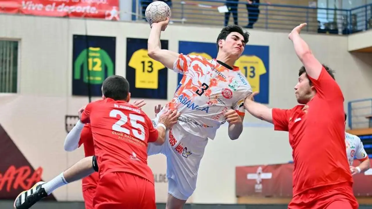 El equipo leonés remonta ante un combativo Alcobendas y sueña con Europa tras un sólido triunfo (29-37).