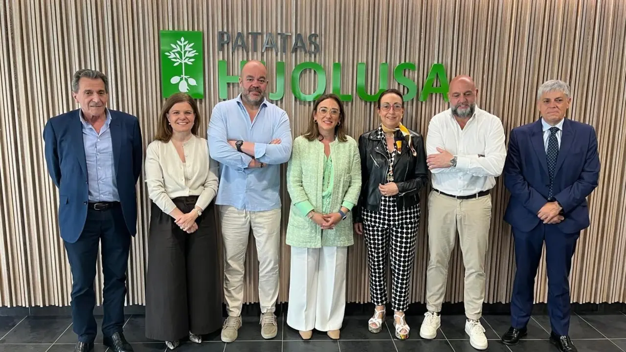La consejera de Agricultura, Ganadería y Desarrollo Rural visita las instalaciones de Hijolusa en León