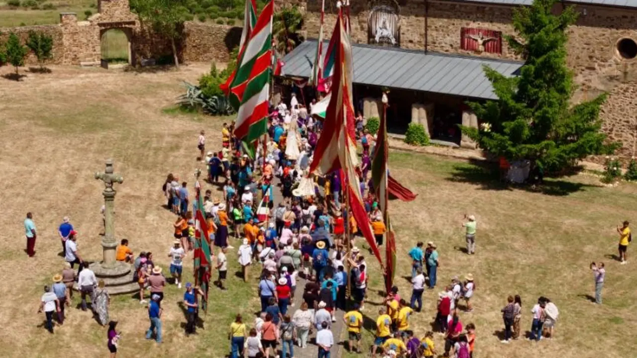 Romería de la Pascua de San Pentecostés en el Santuario de la Virgen de Castrotierra. / DAVID ARRANZ