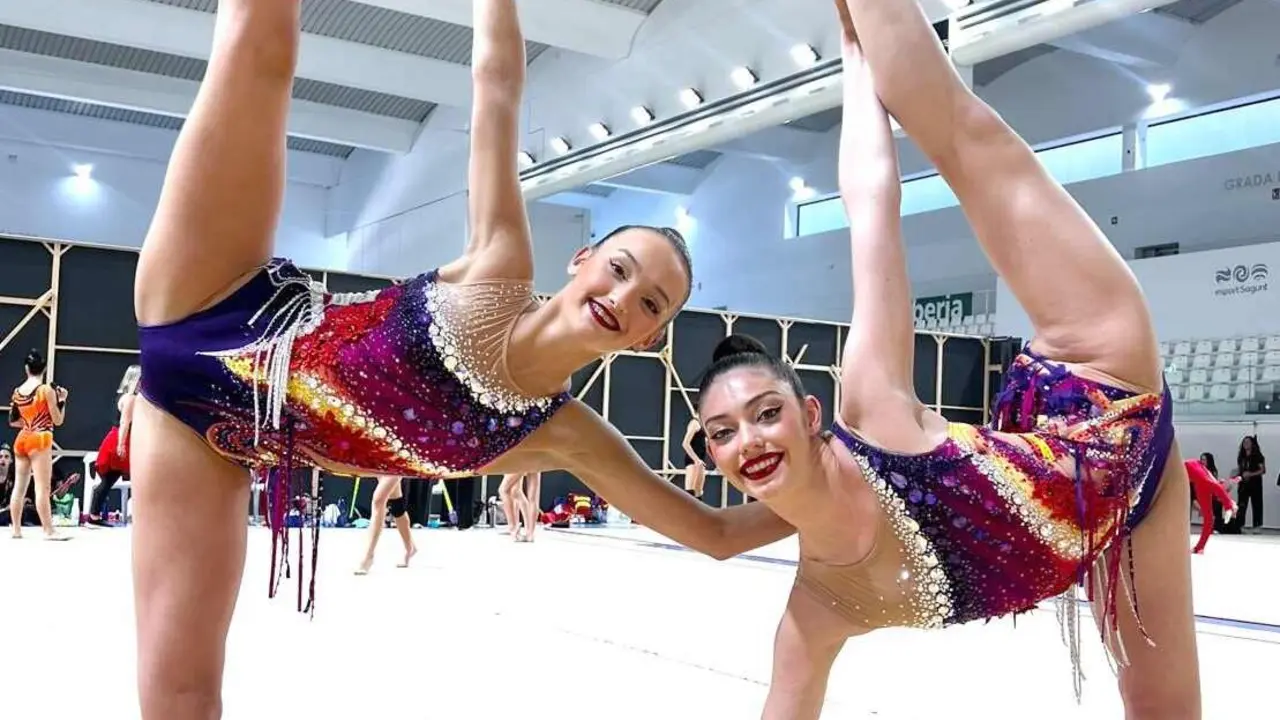 Las gimnastas leonesas del Club Ritmo Andrea Fernández y Andrea Corral, campeonas de Europa de conjuntos .