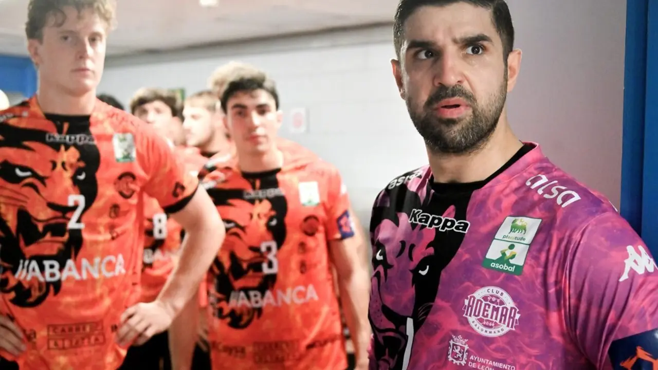 El portero iran&iacute; Saeid Barkhordari durante un partido de esta temporada con el Abanca Ademar. Foto: Isaac Llamazares