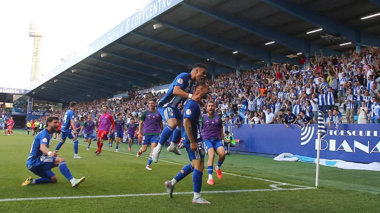 El equipo berciano se impone 2-1 en un épico partido en El Toralín y jugará la final por el ascenso a Segunda tras un duelo vibrante que se resolvió por su mejor clasificación en liga regular.