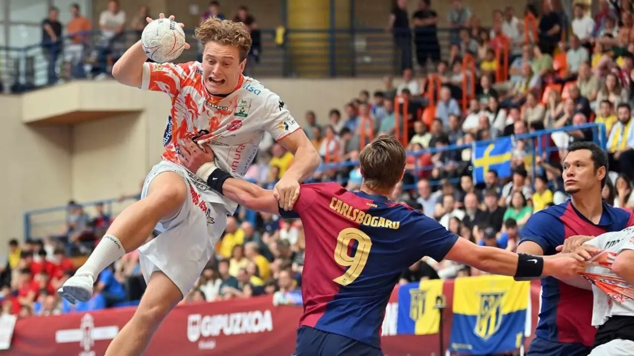 El Abanca Ademar se mide a un FC Barcelona intratable al que es imposible frenar en la cancha de juego.