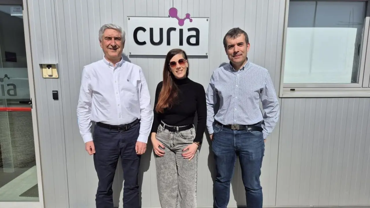 FOTO, de izquierda a derecha, doctor José Luis Barredo- General Manager Head of Global Fermentation de Curia, doctora Ana Ibáñez- Investigadora post-doctoral proyecto BioBIVE y doctor Carlos Barreiro, investigador y profesor titular Universidad de León.