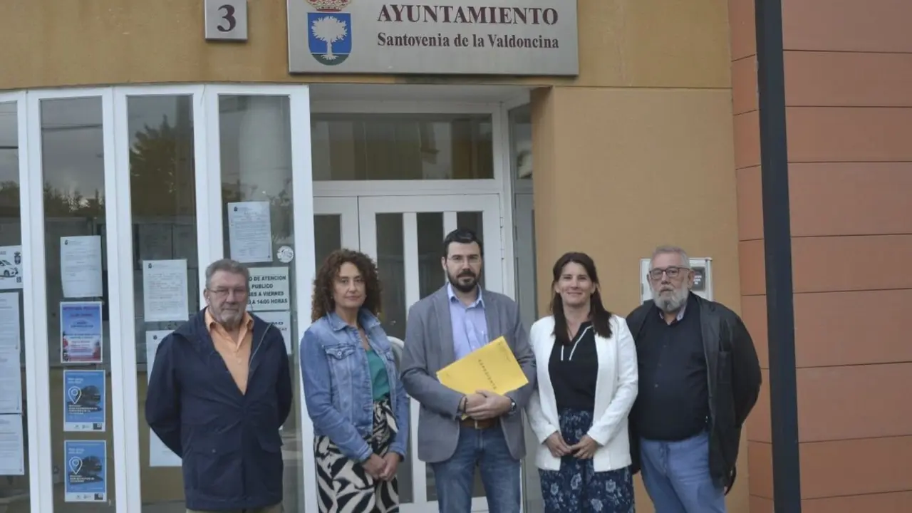 Grupo PP Santovenia sobre la casa de la cultura de Ribaseca.