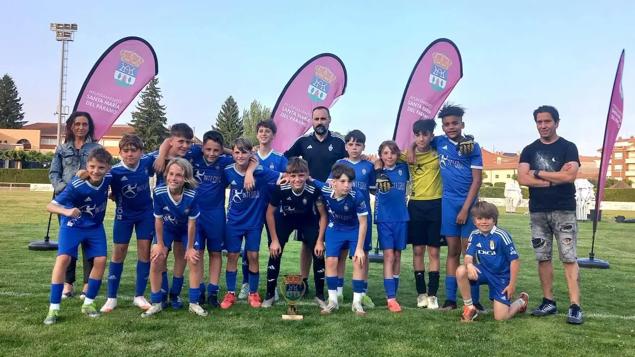 El CD Covadonga se proclamó campeón de la II edición del Torneo Alevín de Fútbol 7 celebrado el pasado sábado, 7 de junio, en Santa María del Páramo. El evento reunió a más de 150 niños de entre 10 y 11 años, pertenecientes a 12 equipos procedentes de Asturias, Palencia, Valladolid, Zamora y León.