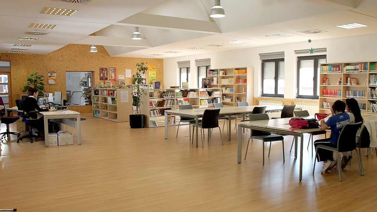 Imagen de la biblioteca municipal de Santa María del Páramo.