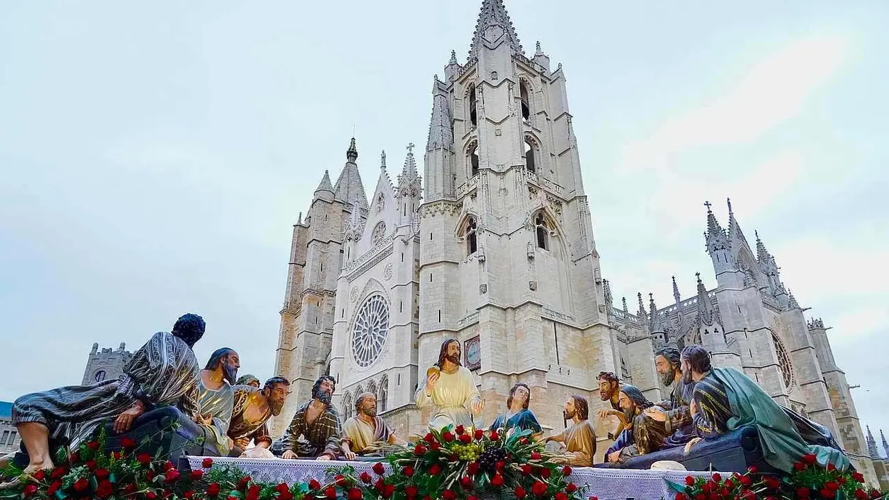 Celebración de la Procesión de la Sagrada Cena organizada por la Hermandad Sacramental de Santa Marta y de la Sagrada Cena.
