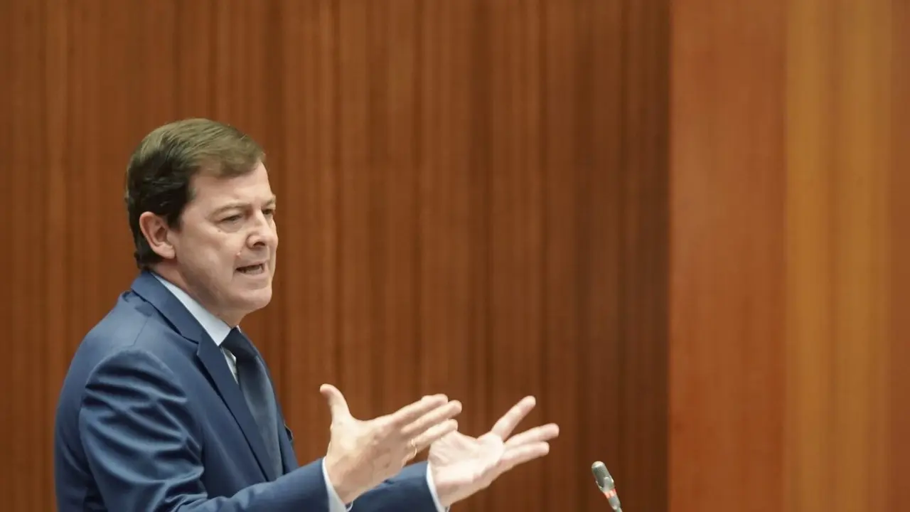 Pleno de las Cortes de Castilla y León con la actualidad de la Comunidad como referente en diferentes puntos. En la imagen el presidente de la Junta, Fernández Mañueco. Fotos: Rubén Cacho