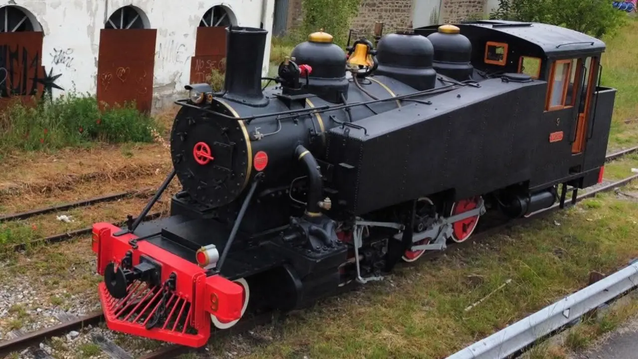 La locomotora regresa a su casa.