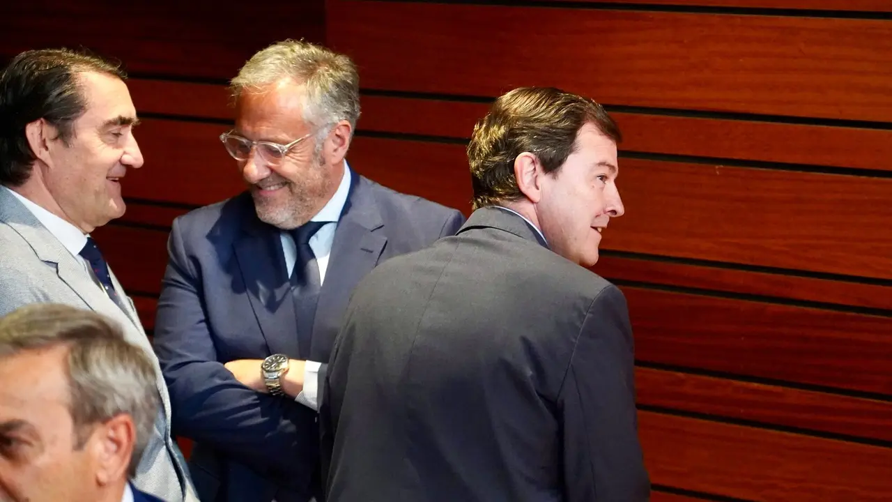 El presidente de la Junta Alfonso Fern&aacute;ndez Ma&ntilde;ueco en una sesi&oacute;n del pleno de las Cortes.