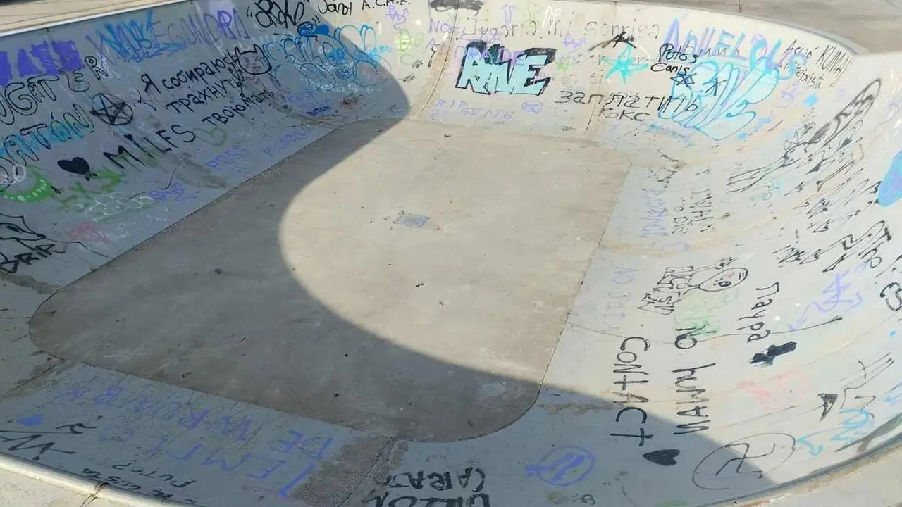 Imagen del deterioro que presentan zonas públicas de Fabero en una imagen facilitada por el PP municipal.